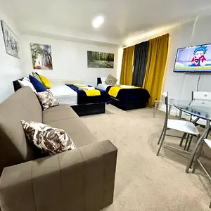 Apartment 2 Bedrooms Modern Apartment, Full Kitchen, 5 Minutes Tube Station