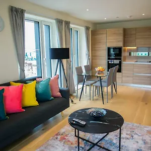 Apartment Thames View 2 Bed With Balcony