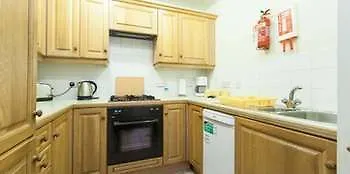 Park Lane City Apartments London 4*,